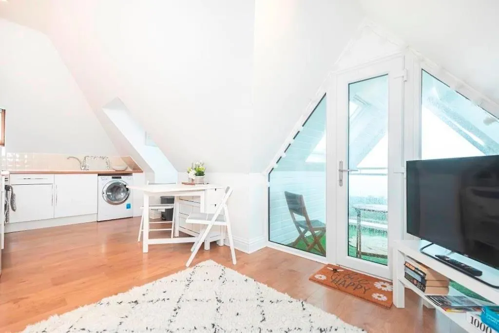 Bournecoast Clifftop Apartment - Sea Views-Fm6184 Bournemouth