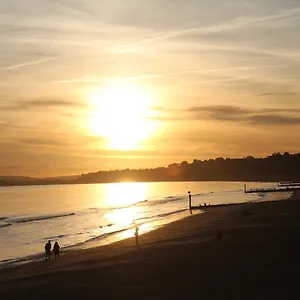 Riviera By The Sea Hotel