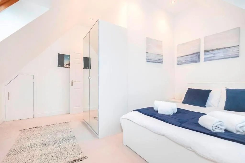 Bournecoast Clifftop Apartment - Sea Views-Fm6184 伯恩茅斯