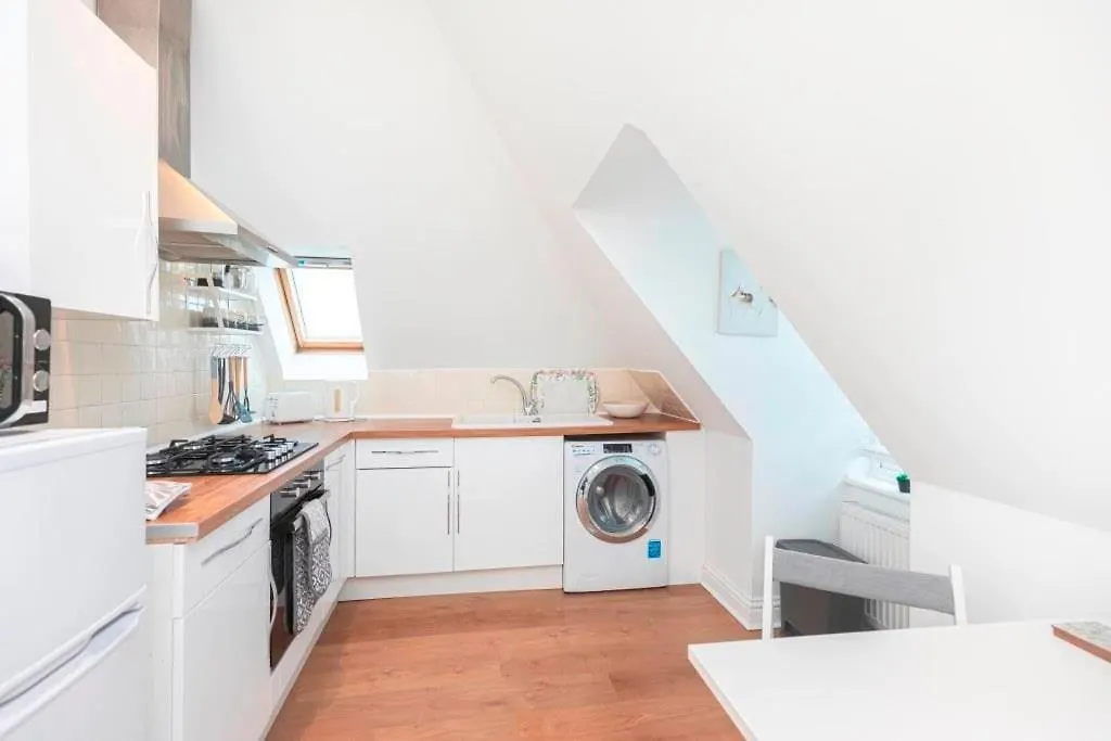 Bournecoast Clifftop Apartment - Sea Views-Fm6184 伯恩茅斯